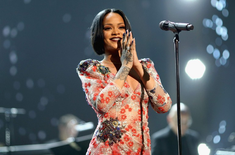 Rihanna ve Calvin Harris ten yeni şarkı!