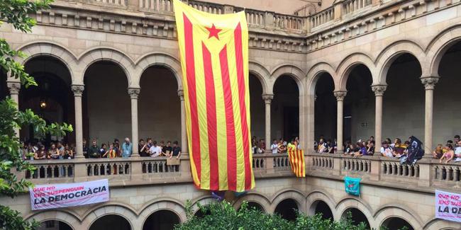 Öğrenciler Barcelona Üniversitesi ni işgal etti