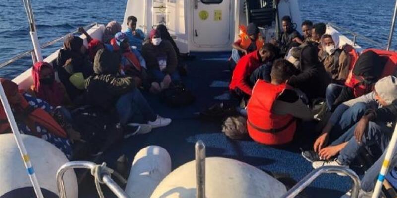 Ölüme terk edilen 52 göçmen kurtarıldı