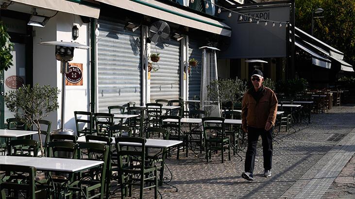 Yunanistan da lokanta ve kafeler kepenk kapattı
