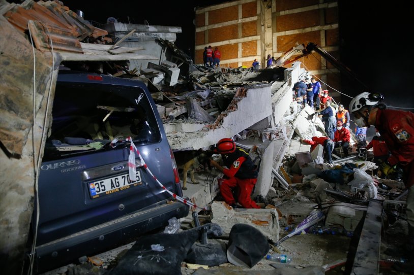Depremde enkaz altında kalan 28 yaşındaki futbolcu kurtarıldı!