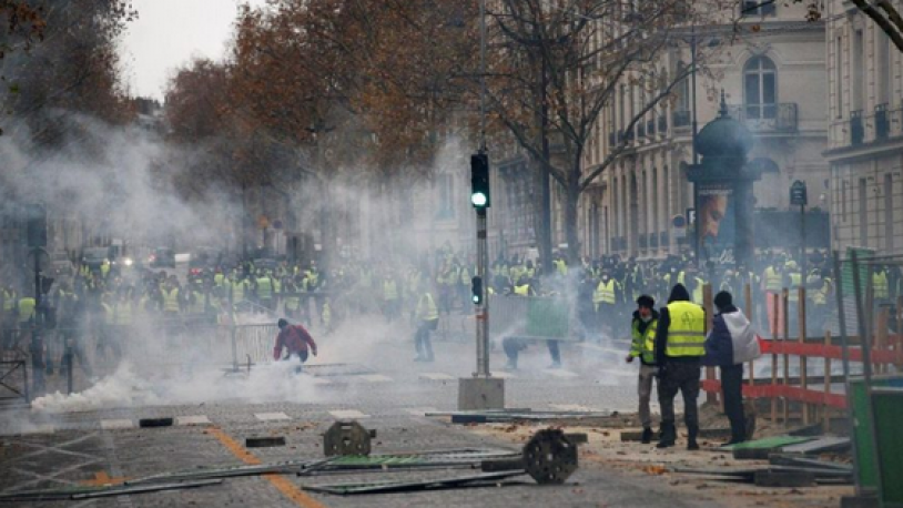 Paris te eylemlerin şiddeti artıyor