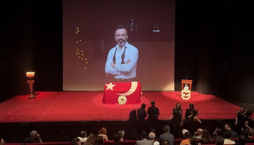 Oyuncu Serhat K�l�� son yolculu�una u�urlan�yor