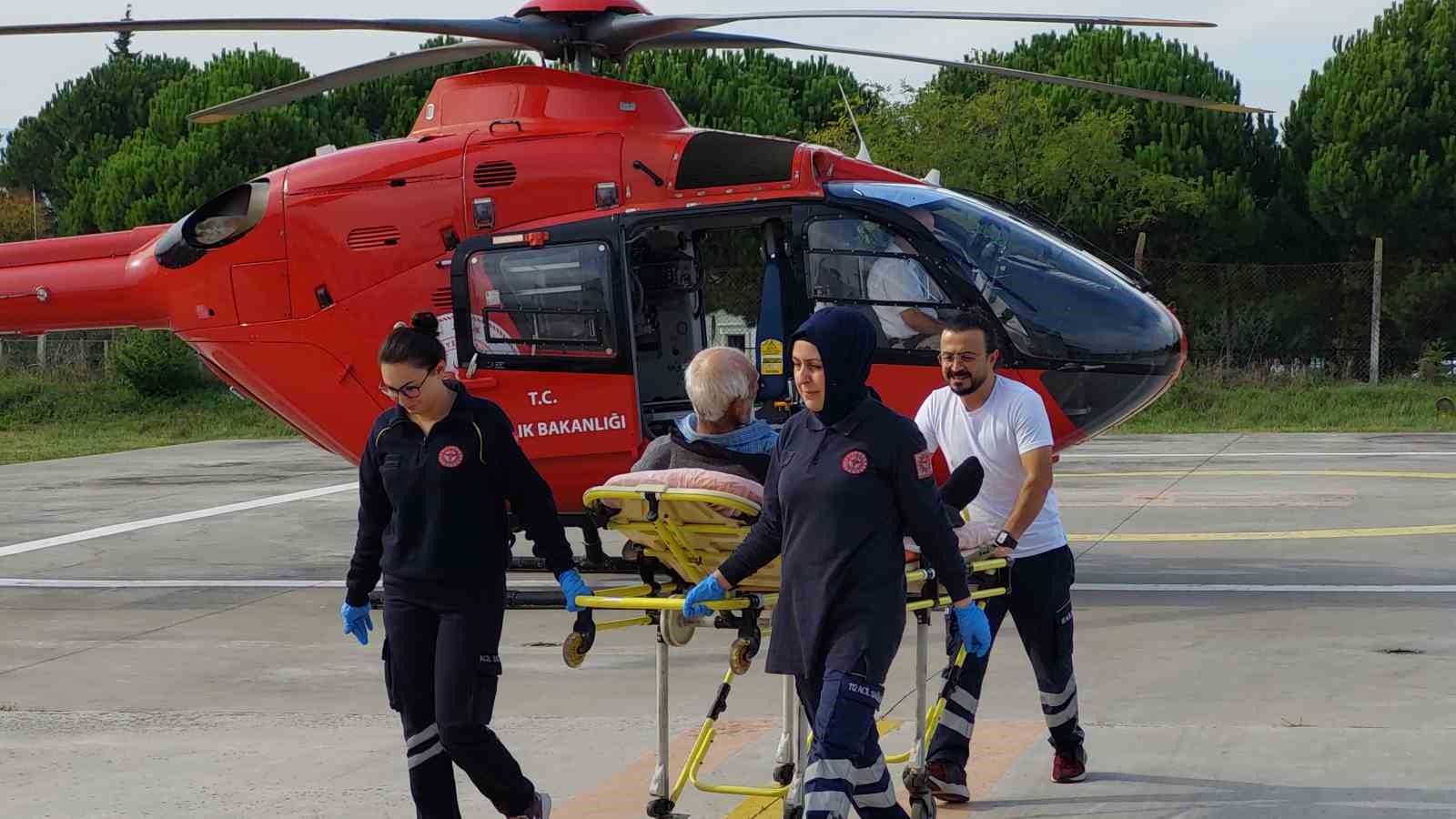Yaşlı adamın yardımına ambulans helikopter yetişti