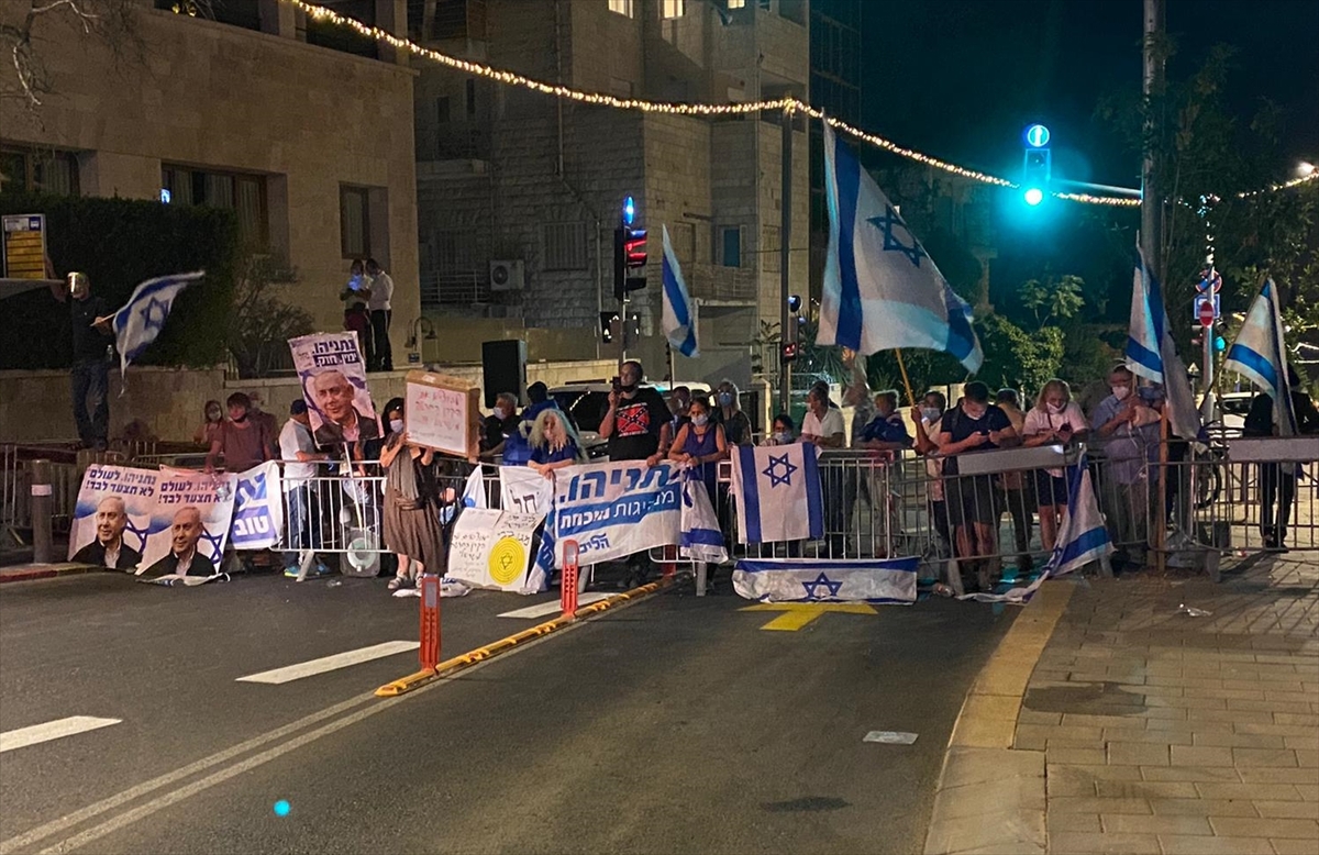 Netanyahu protestoları devam ediyor!