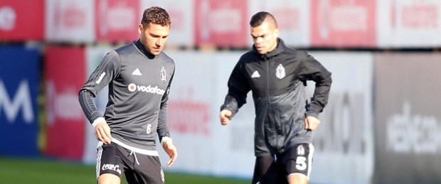 Beşiktaş ta Pepe ve Tosic Antalya ya götürülmedi