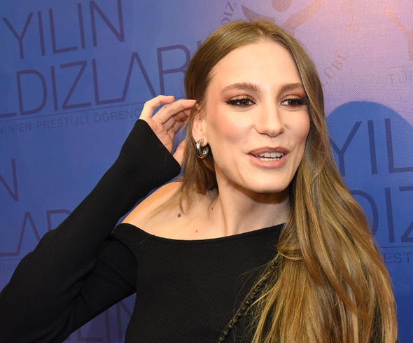 Serenay Sarıkaya,  Kadın oluyorum 