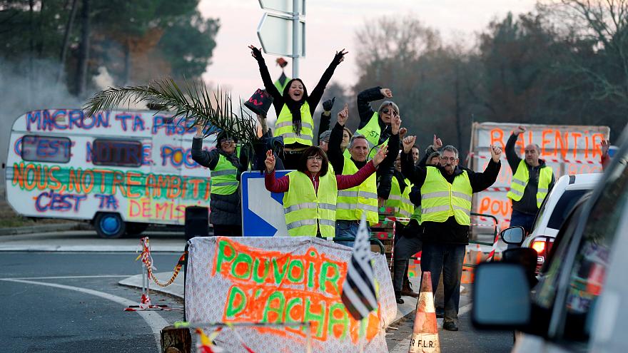Fransa da sarı yeleklilerin gösterilerinde güvenlik güçlerine ateş açma izni