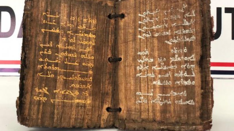 1300 yıllık altın yazmalı kitap ele geçirildi