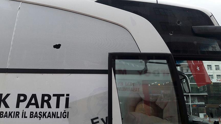 AK Parti otobüsüne saldırı