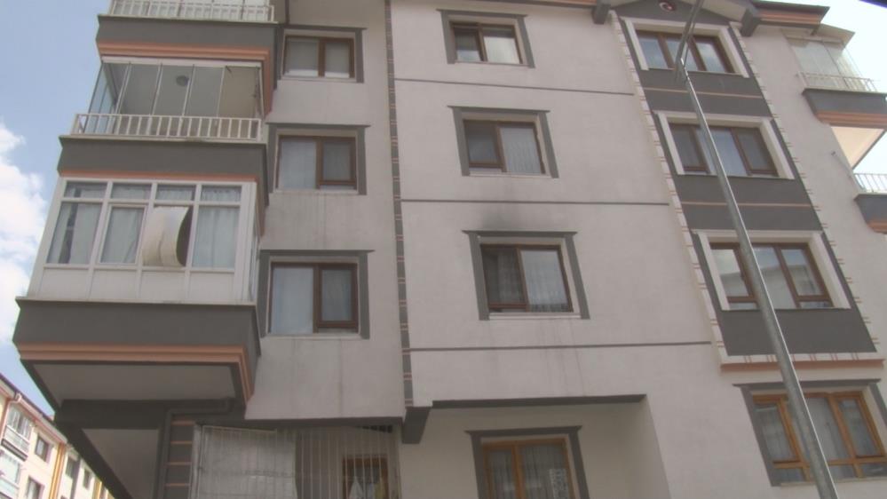 Ankara da evlat dehşeti: Babasını öldürdü, annesini yaraladı
