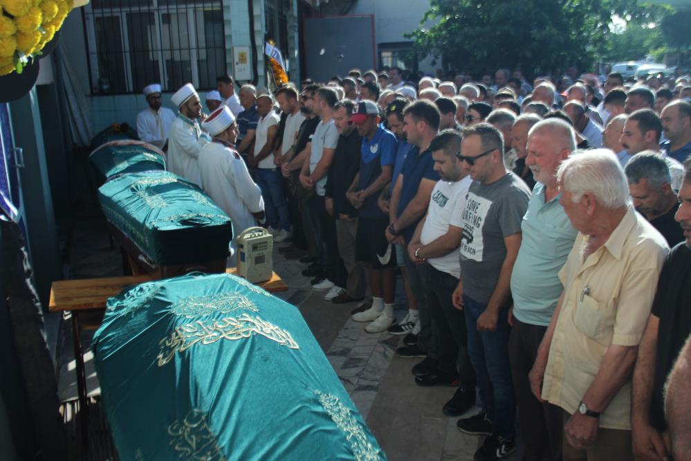 İzmir deki feci kazada hayatını kaybedenler toprağa verildi