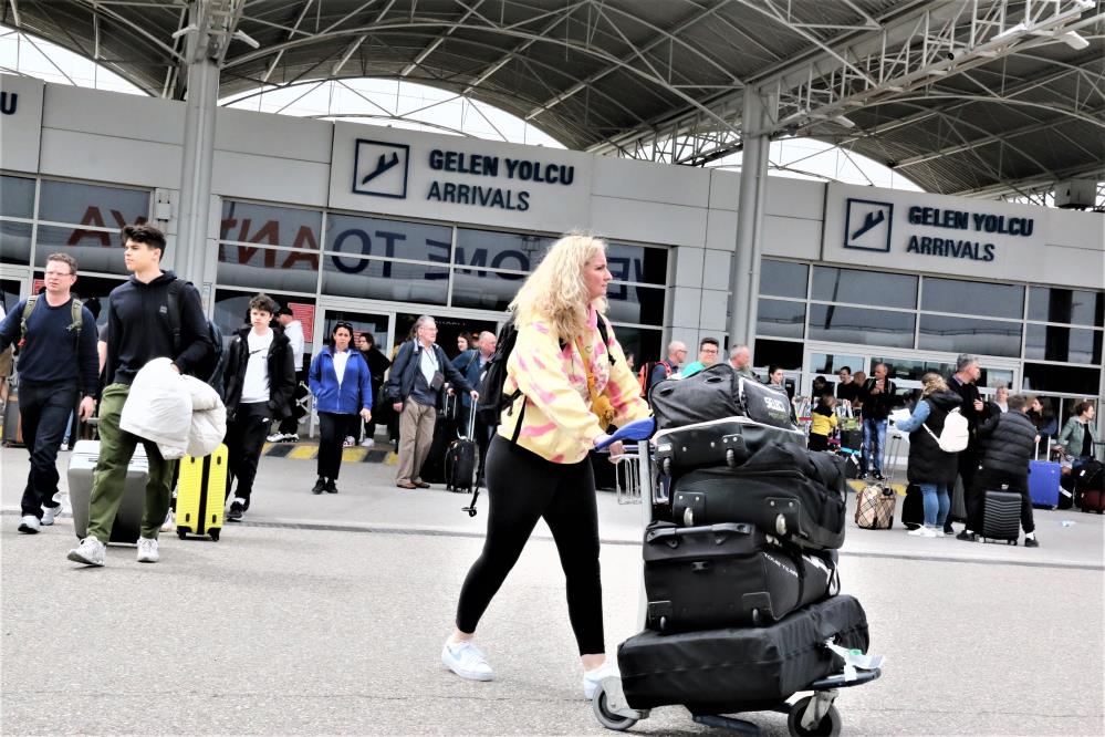 Antalya Havalimanı tüm zamanların uçak trafiği rekorunu kırdı