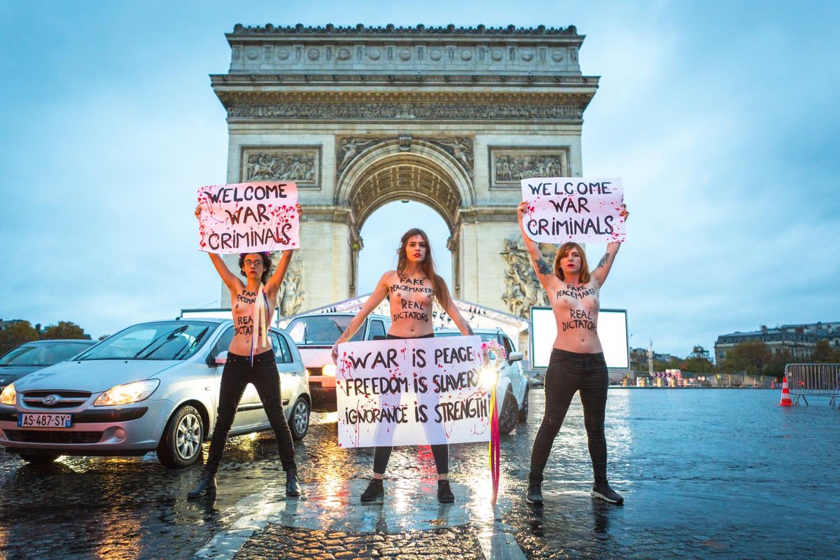 FEMEN de Paris te: Gerçek diktatörler hoş geldiniz