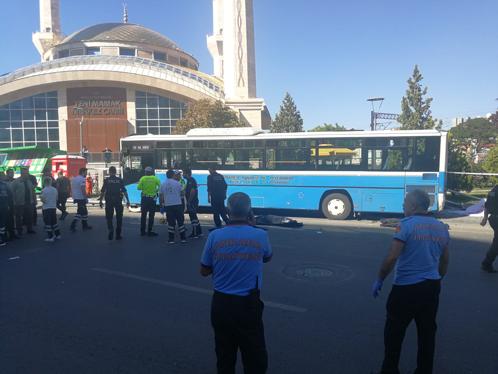 Ankara da özel halk otobüsü durağa girdi: 3 kişi hayatını kaybetti