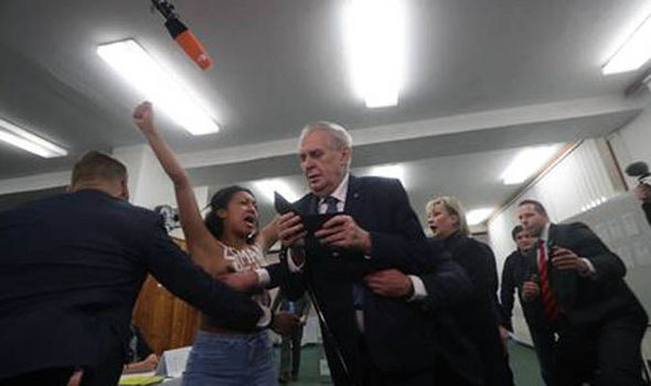 FEMEN den Çek Cumhurbaşkanı na saldırı