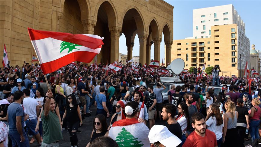 Lübnan da istifalar devam ediyor