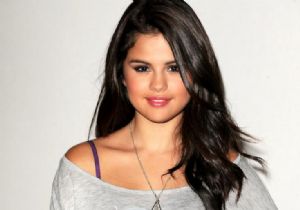 Selena Gomez Kimdir? Selena Gomez in Hayatı, Kariyeri, Fotoğraf ve Videoları