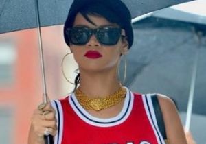 Rihanna Türkiye Bayrağını Göğsünde Taşıyor!