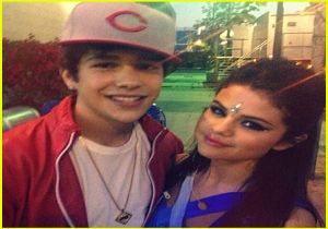 Selena Gomez Justin Bieber in Yaptıklarından Sonra Austin Mahone ile Gününü Gün Ediyor!