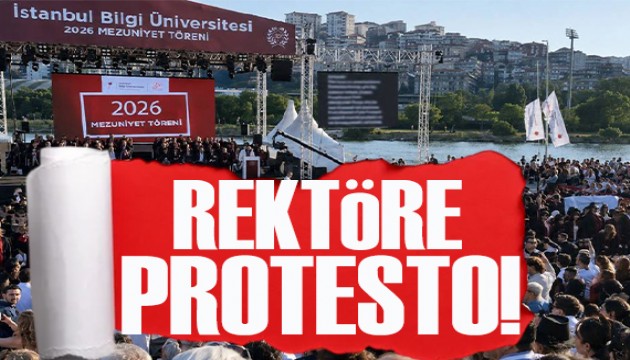 Bilgi �niversitesi mezuniyetinde protesto: Rekt�r k�rs�den indi