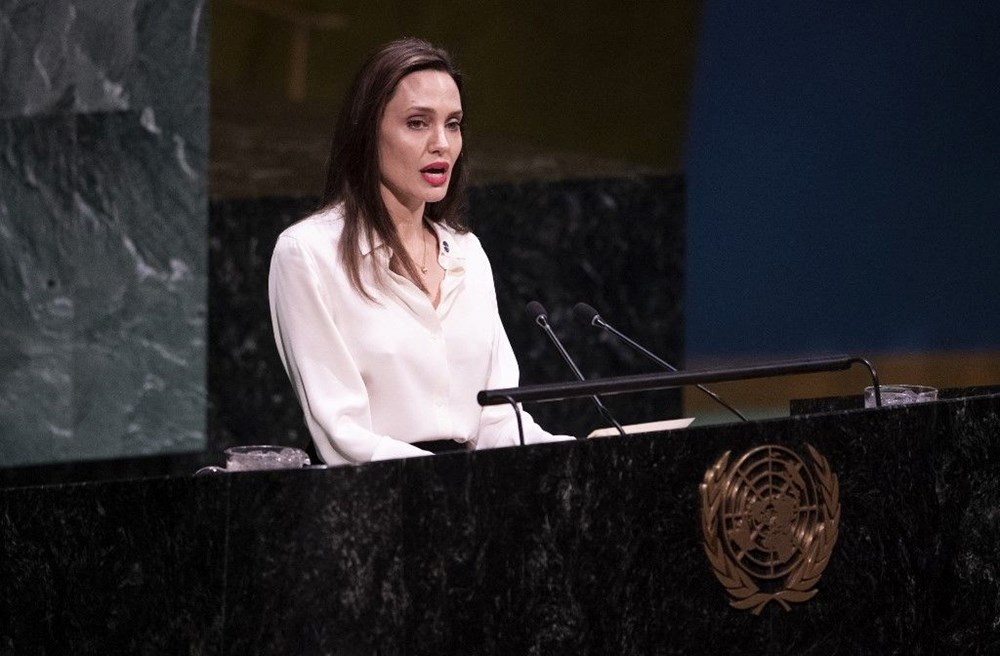 Angelina Jolie dünyaya seslendi!  Çiçeği kesebilirsin, ama baharın gelişini durduramazsın 