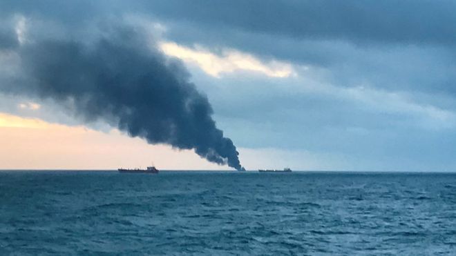 Kerç Boğazı nda iki gemide yangın: 11 ölü