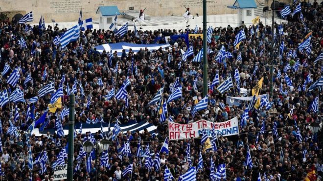 Atina da  Makedonya Yunandır Yunan kalacak  sloganlı dev gösteri