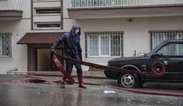 Ankara yı sel vurdu! Sular altında kaldı