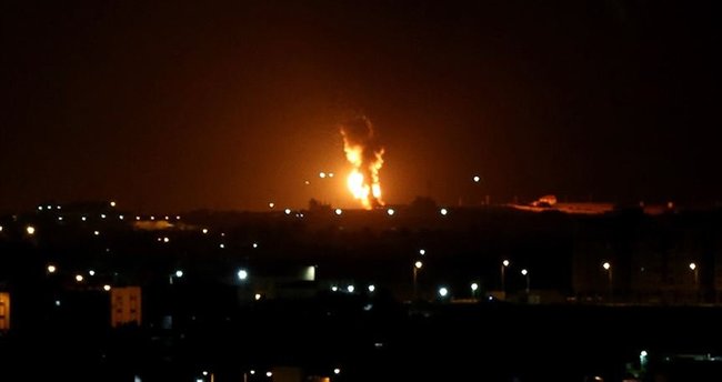 İsrail savaş uçakları Gazze yi vurdu