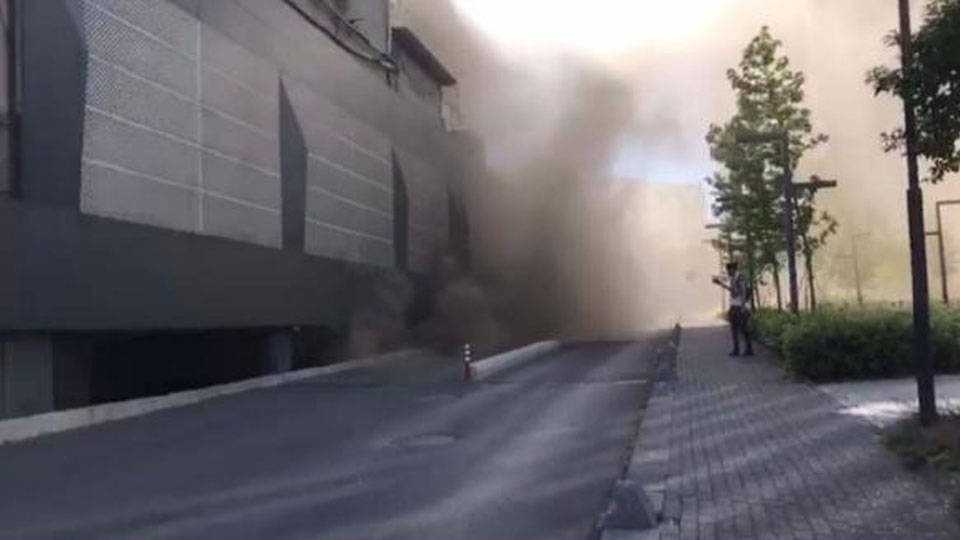 İstanbul da iş merkezinde yangın!
