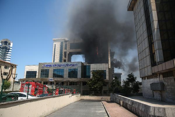 Bayrampaşa da kültür merkezinde yangın!