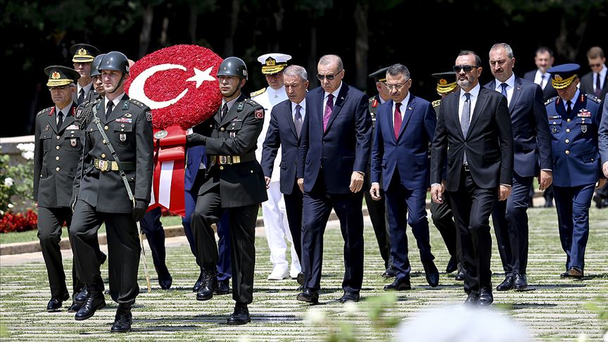 Cumhurbaşkanı Erdoğan ve YAŞ üyelerinden Anıtkabir e ziyaret