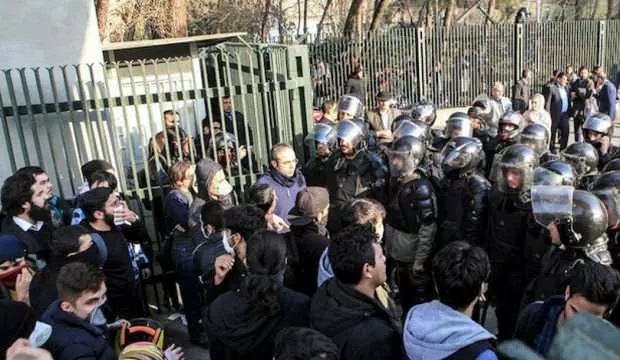 İran 15 Azeri yi tutukladı
