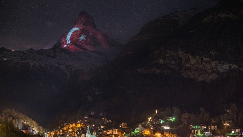 Türk bayrağı İsviçre Alplerine yansıtıldı