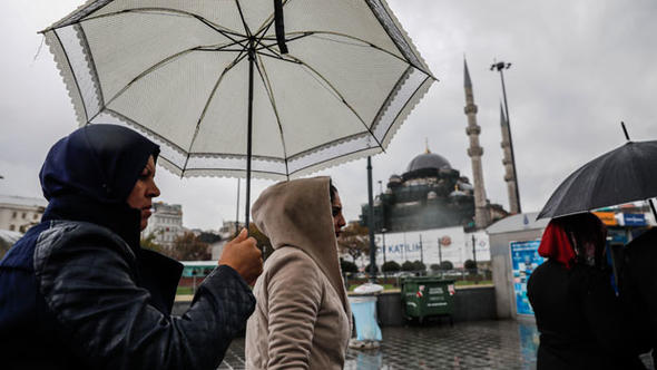 İstanbul u sağanak yağış bekliyor