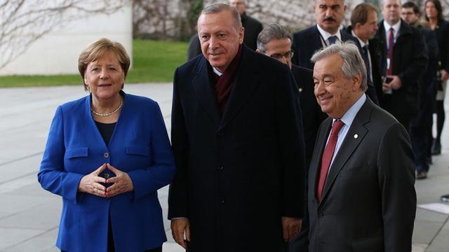 Erdoğan, Berlin yolunda Galatasaray-Denizlispor maçını izledi