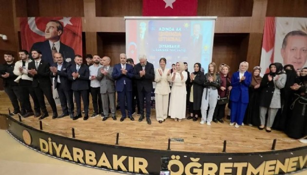 CHP ve YRP'den ayr�l�p AK Parti'ye kat�ld�lar