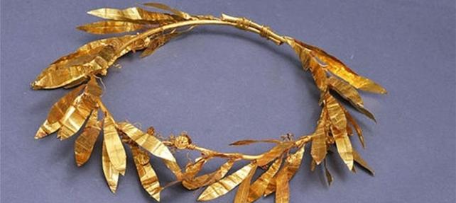 2 bin 400 yıllık altın taç, Türkiye ye iade edildi