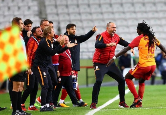 Galatasaray ı Gomis taşıdı