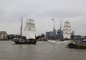 Tarihi yelkenliler Londra dan geçti!