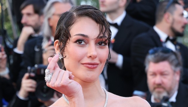 Dilan �i�ek Deniz yeni sa�lar�yla Cannes'da