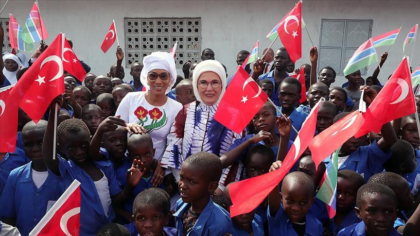 Emine Erdoğan cami ve okul açtı