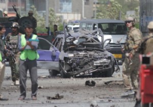 Afganistan da NATO konvoyuna intihar saldırısı!