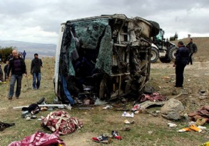Afyonkarahisar da trafik kazası! 8 ölü 20 yaralı!