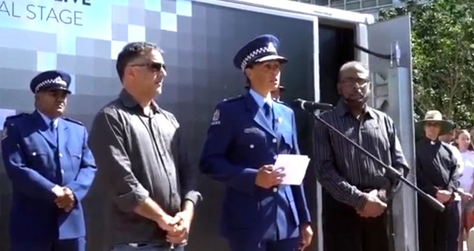 Müslüman polisten ağlatan konuşma