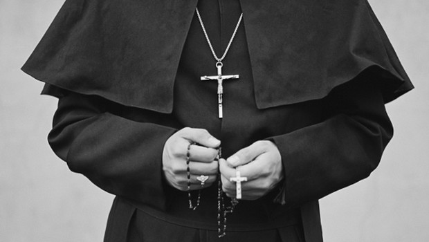 Polonya’da 4 çocuğa cinsel istismarda bulunan rahip tutuklandı