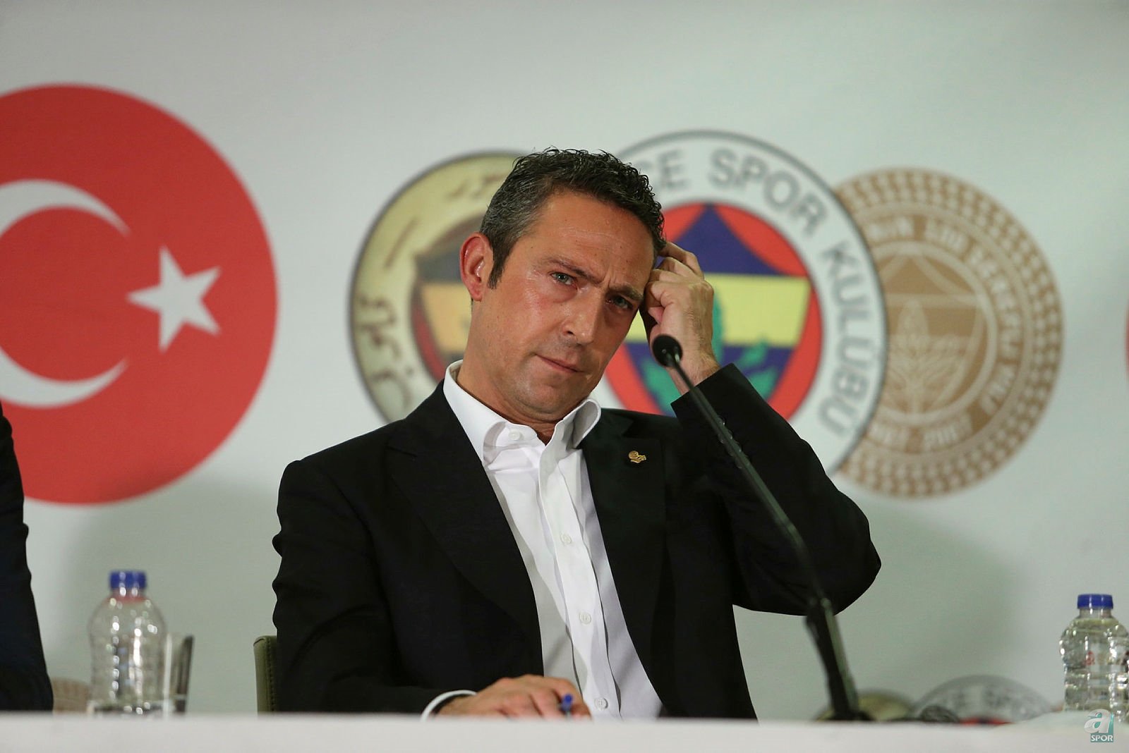 Fenerbahçe de adı sır gibi saklanan teknik direktör iddiası! Golcü transferi ise...