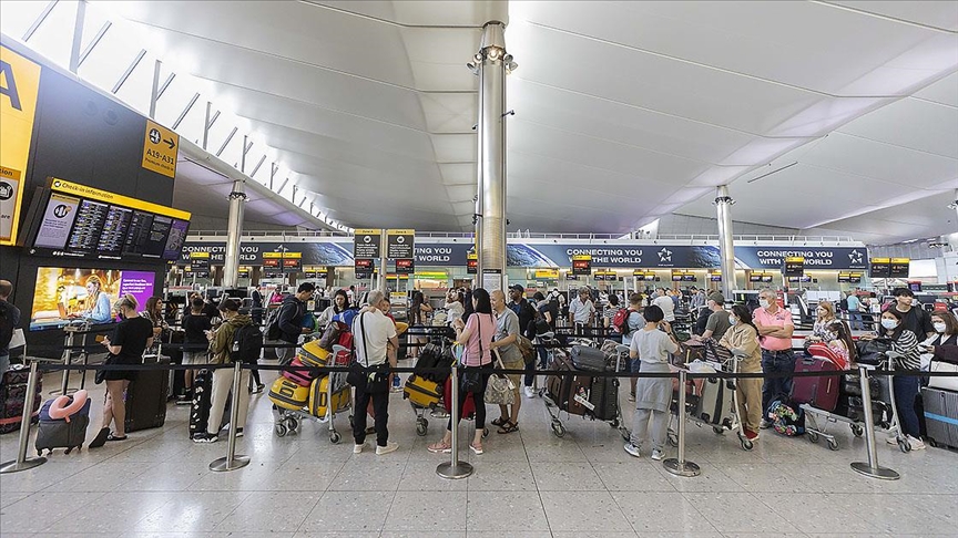 Avrupa daki havalimanlarında kriz sürüyor!