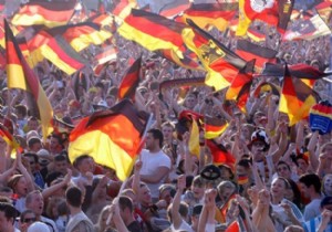 Alman futbolu,  oruç  tartışmasıyla çalkalanıyor!